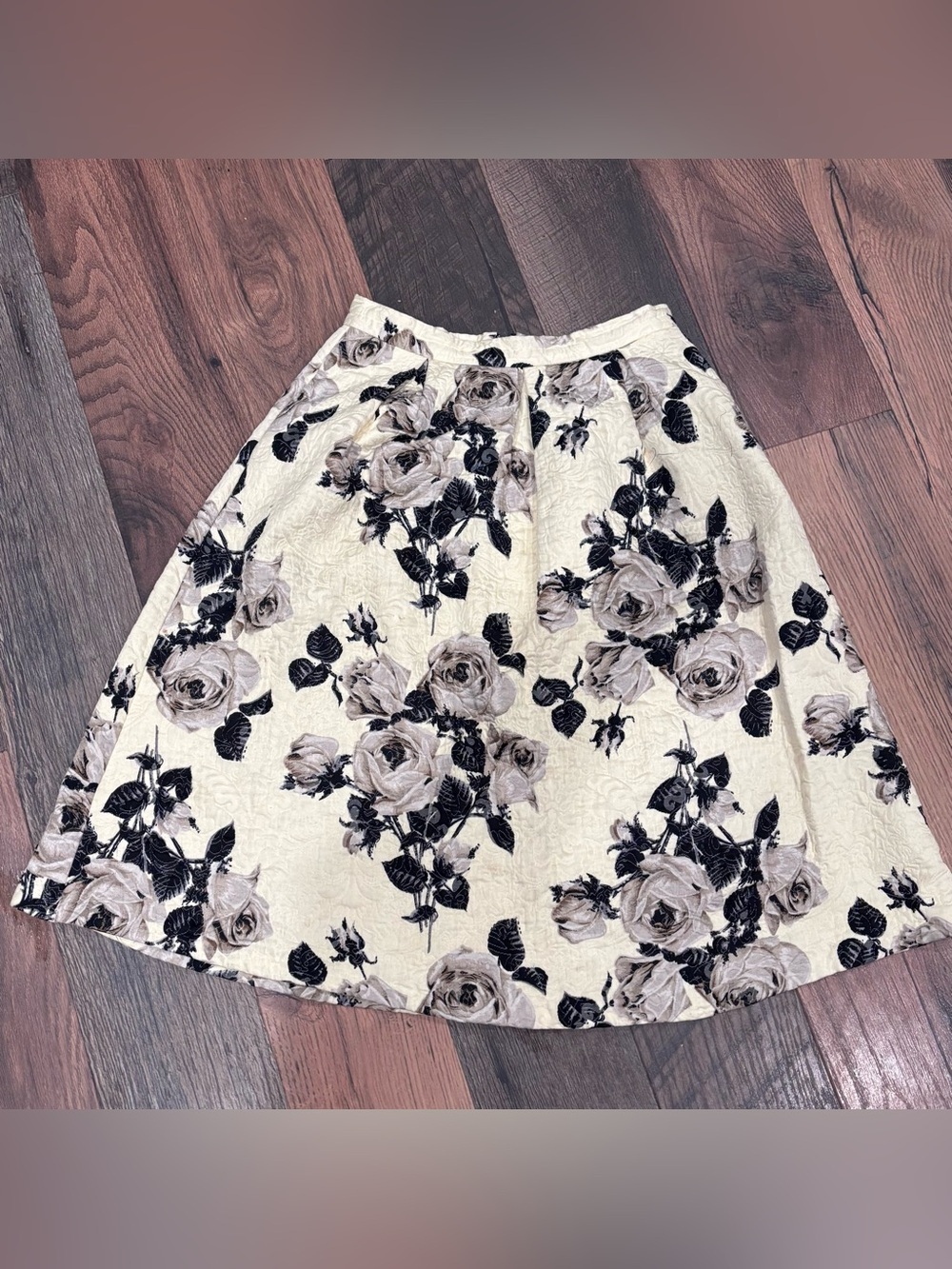 Topshop Yellow and Black Pleated A Line Skirt in size 6. Great condition!